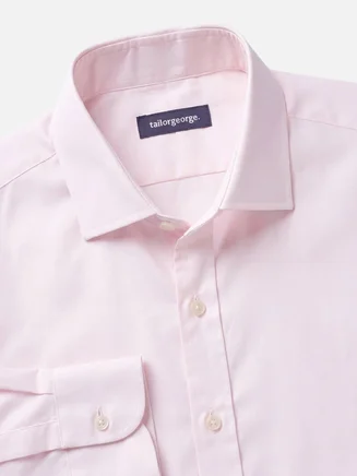 Camisa rosa pálido con detalles en punta, fácil de planchar