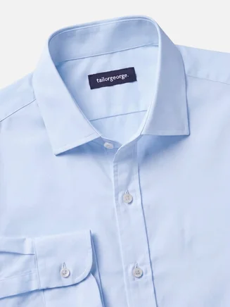 Camisa de popelina azul cielo lisa de fácil planchado
