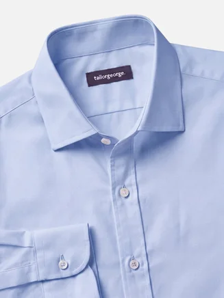 Camisa de sarga lisa azul cielo antiarrugas