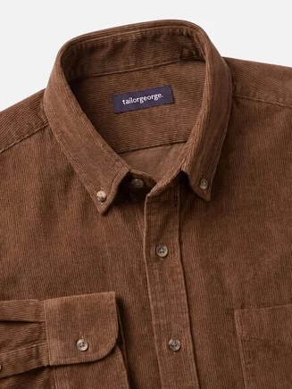 Camisa de pana gruesa de color marrón avellana